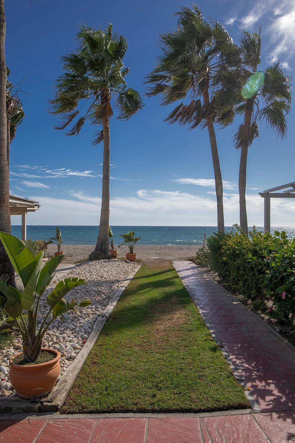 Paradise, Nº5 Apartment